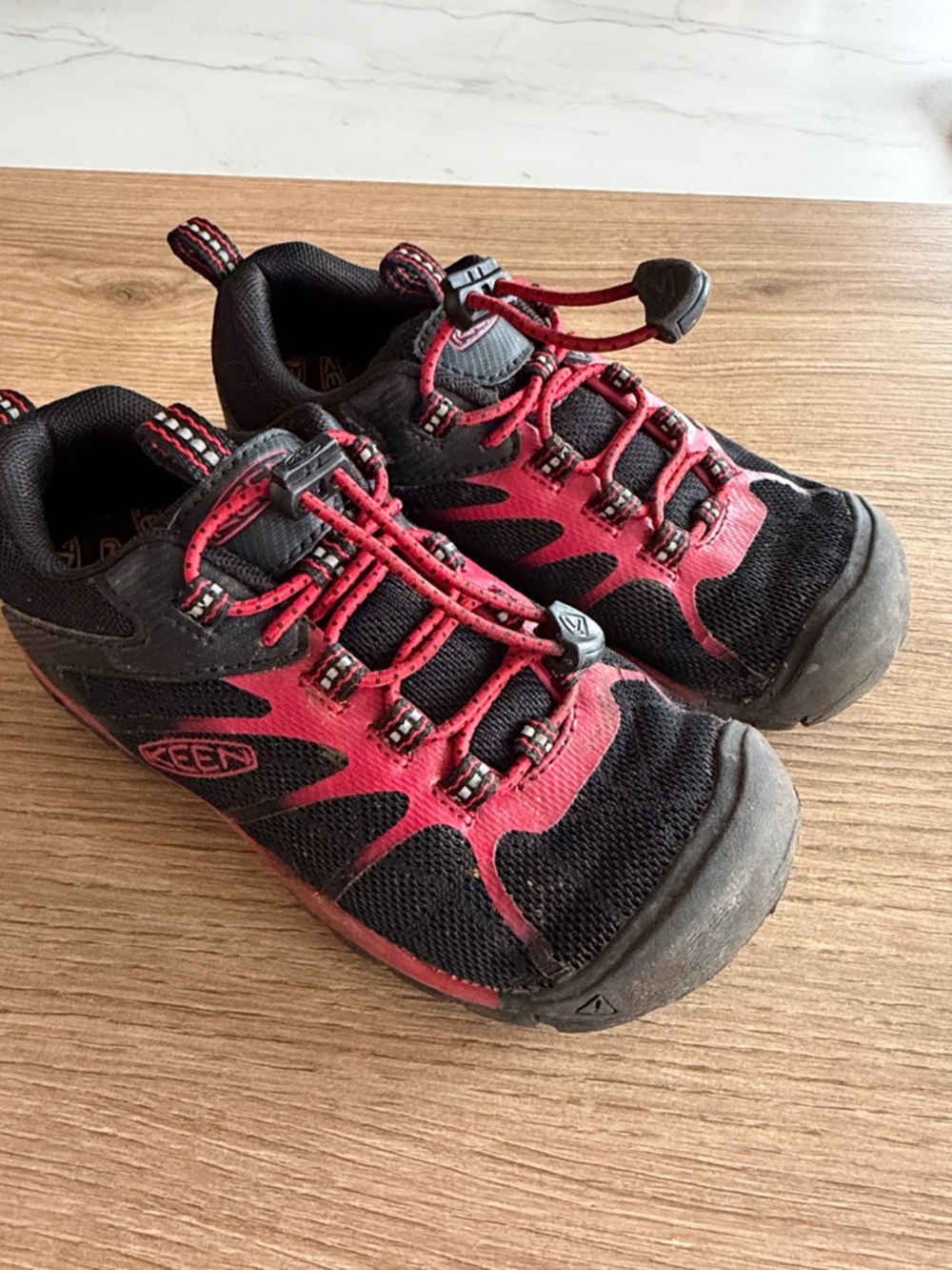 Keen Kids Black and Red Hiking Shoes/ Sneakers 12T